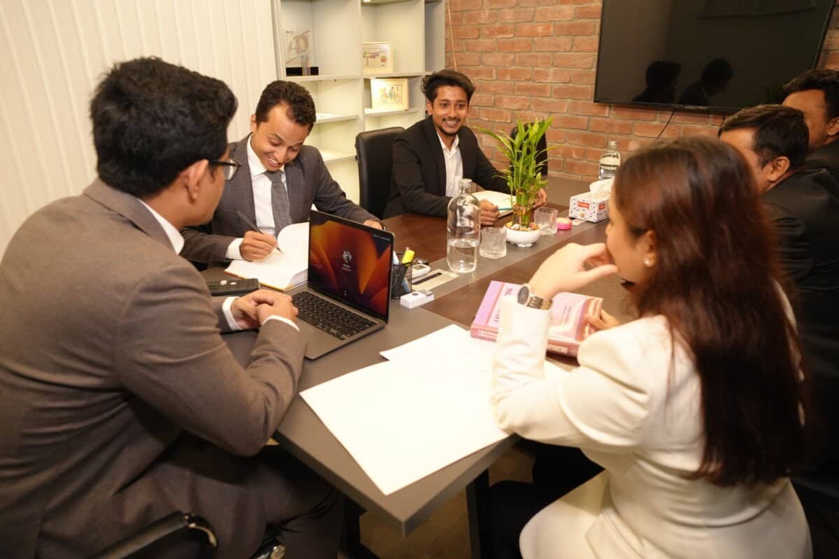 What is the difference between a barrister and a lawyer in Bangladesh